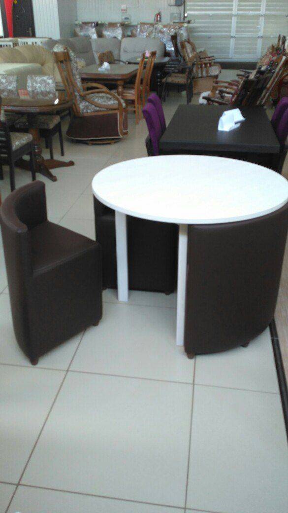 набор стол круглый, с четырьмя табуретами в Нижневартовске
