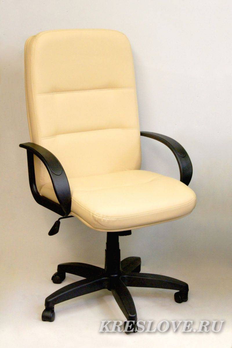офисное кресло руководителя «пилот» в Нижневартовске