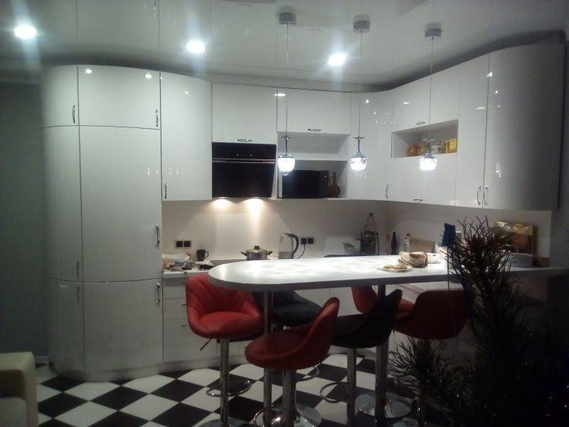 угловая белая кухня в Нижневартовске