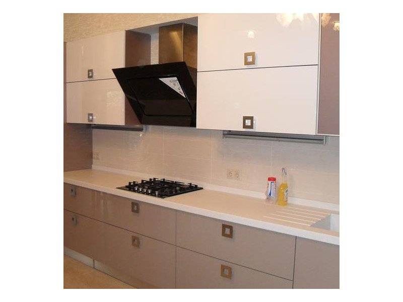 светлая прямая кухня в Нижневартовске