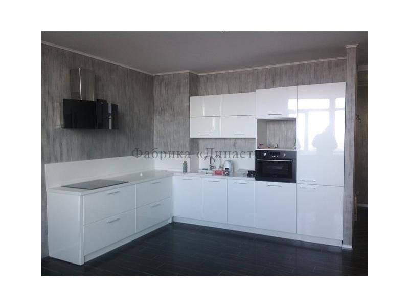 глянцевая кухня в белом цвете в Нижневартовске