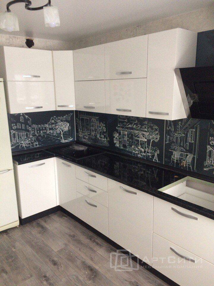 угловая глянцевая кухня в Нижневартовске