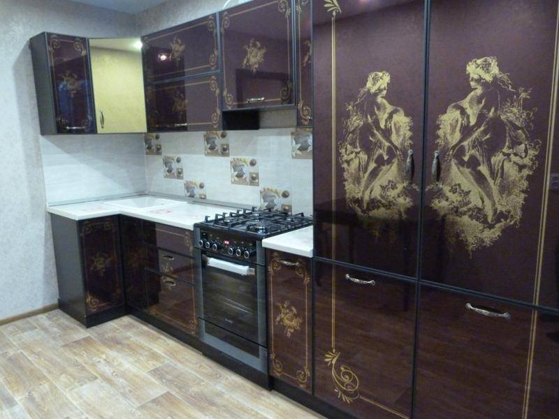 кухня угловая с рисунком из золота в Нижневартовске