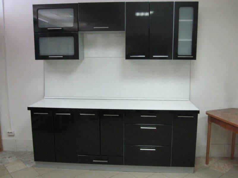 темная прямая кухня в Нижневартовске