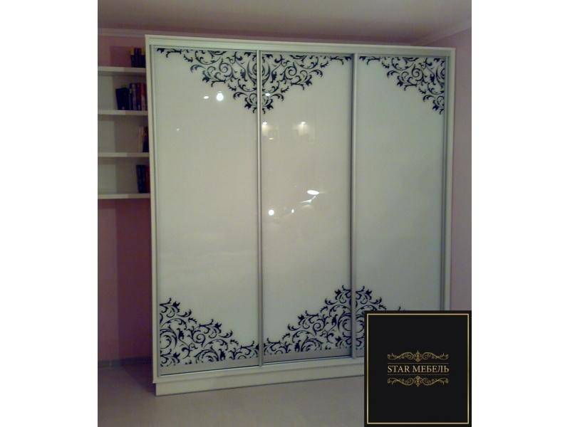 белый шкаф-купе с узором в Нижневартовске
