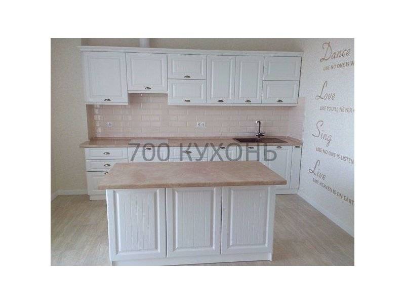 белый кухонный гарнитур с островом в Нижневартовске