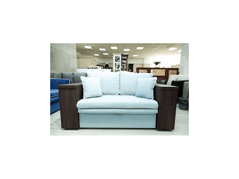 белый диван с деревянными подлокотниками в Нижневартовске