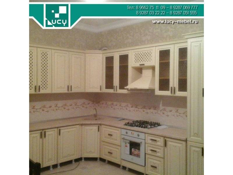 большая угловая кухня в Нижневартовске