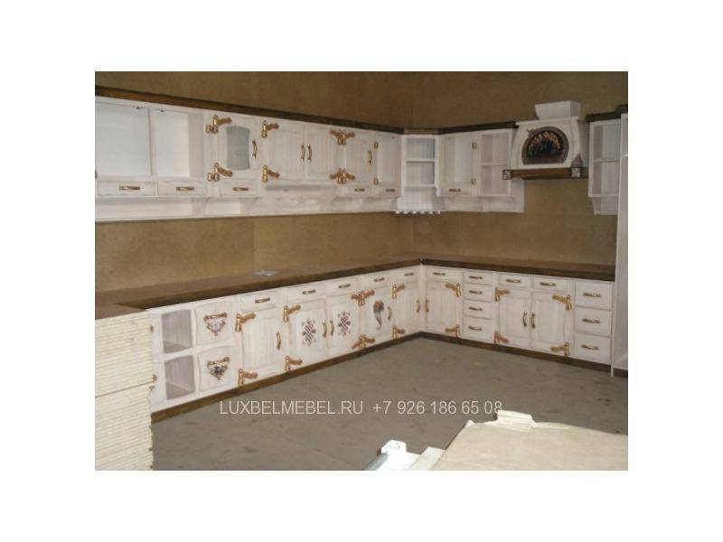 белая кухня из массива 0943 в Нижневартовске