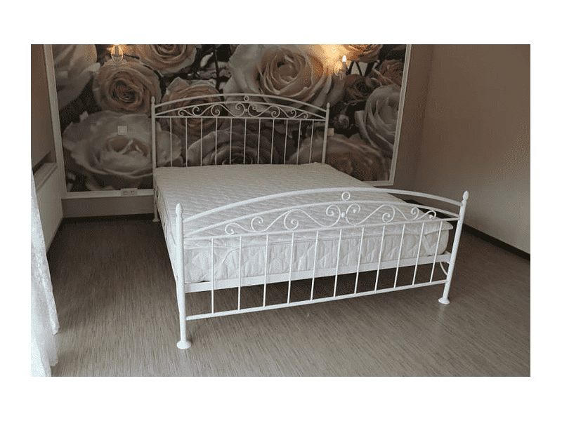 белая кованая кровать в Нижневартовске