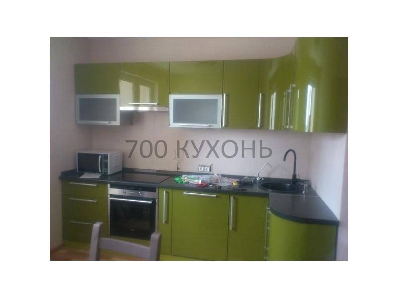 зеленая угловая кухня в Нижневартовске