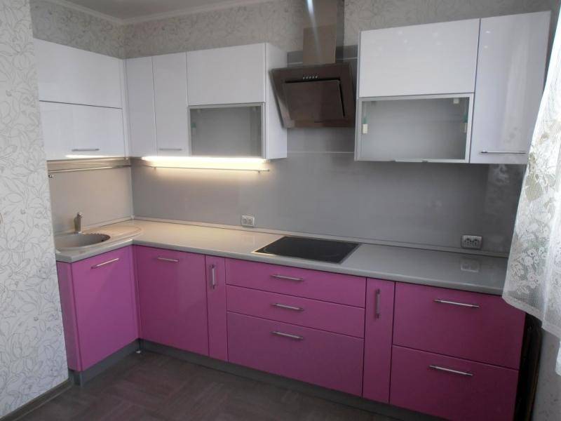 бело-розовая кухня в Нижневартовске