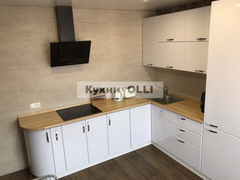 белая угловая кухня в Нижневартовске