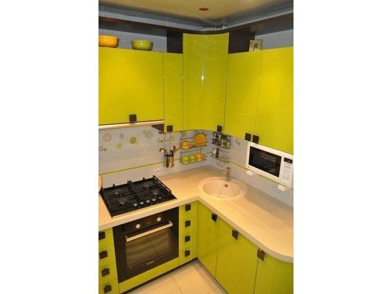 компактная кухня оливкового цвета в Нижневартовске