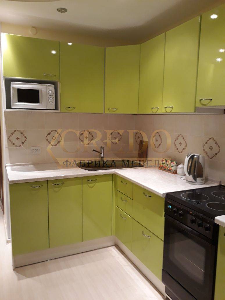 угловая кухня оливкого цвета в Нижневартовске