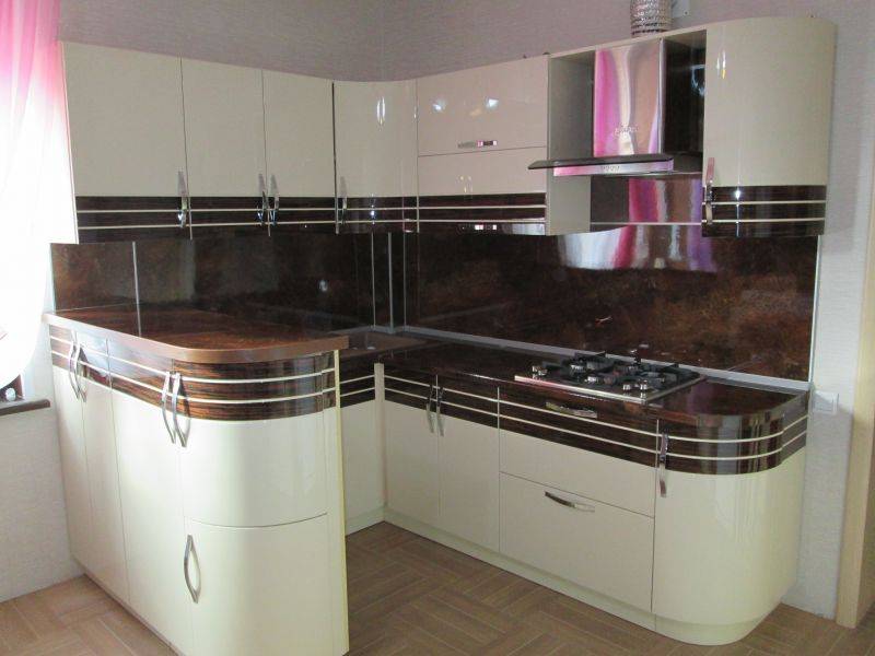 п-образная угловая кухня в Нижневартовске