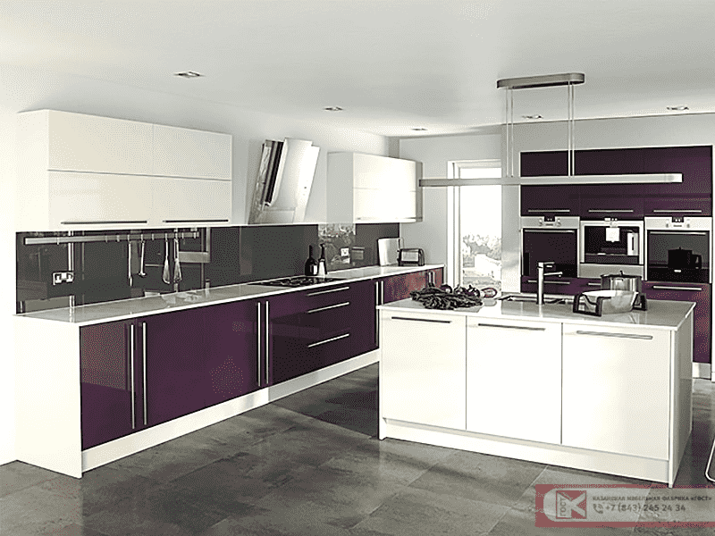 кухня хайтек с островом белая и баклажан в Нижневартовске