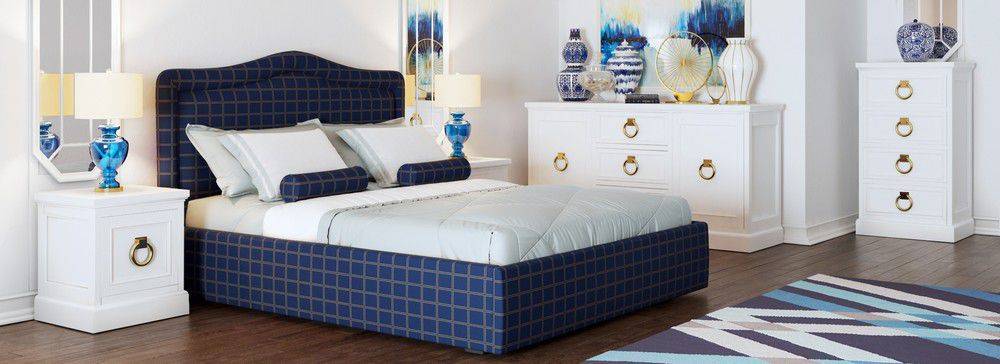 стильная спальня с мягкой кроватью в Нижневартовске