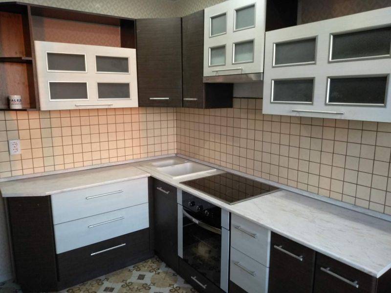 угловая кухня комбинированные фасады в Нижневартовске