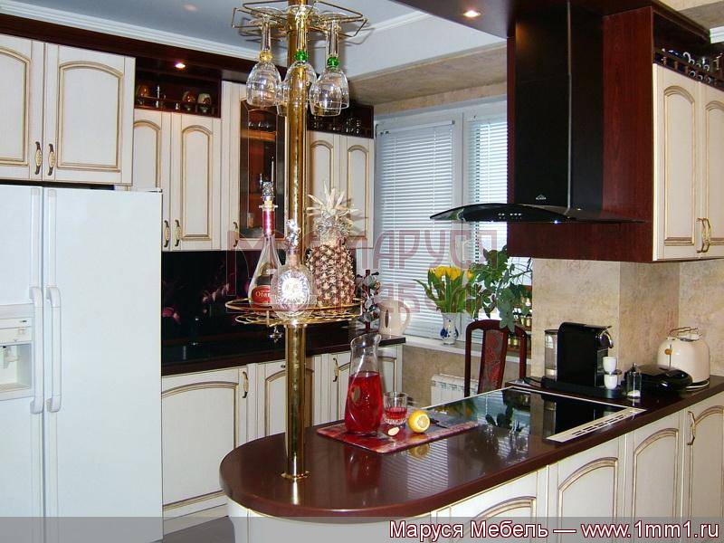 кухня угловая белая с патиной в Нижневартовске