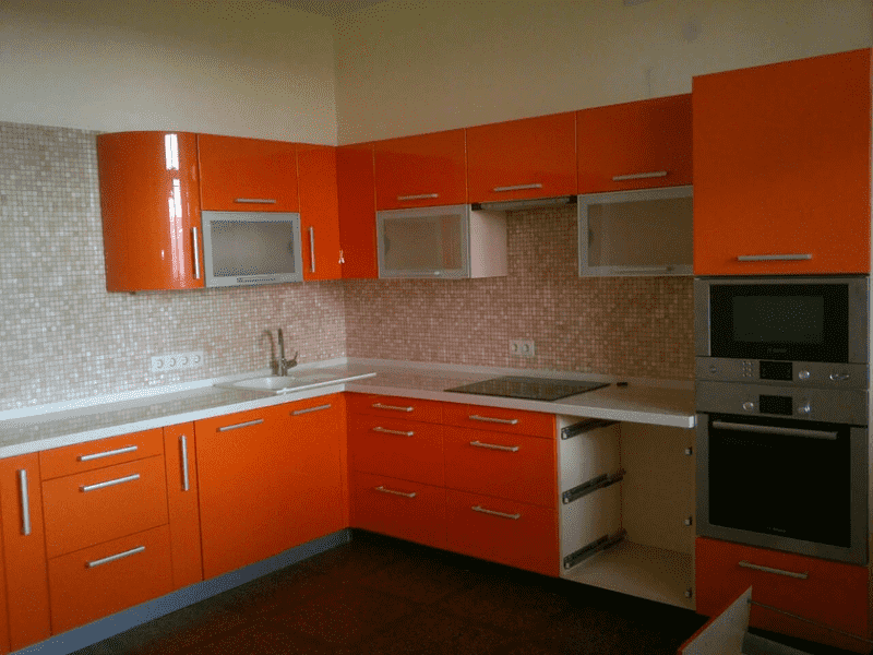 угловая кухня оранжевого цвета в Нижневартовске