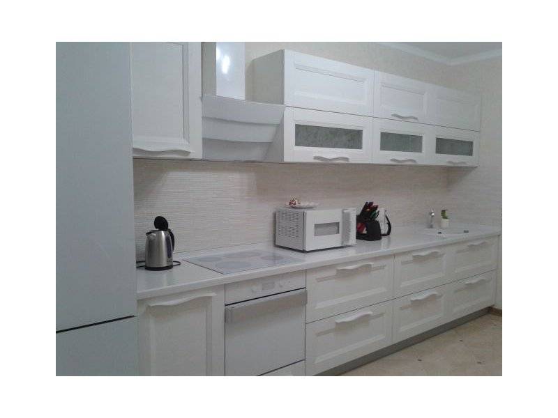 белая прямая кухня в Нижневартовске