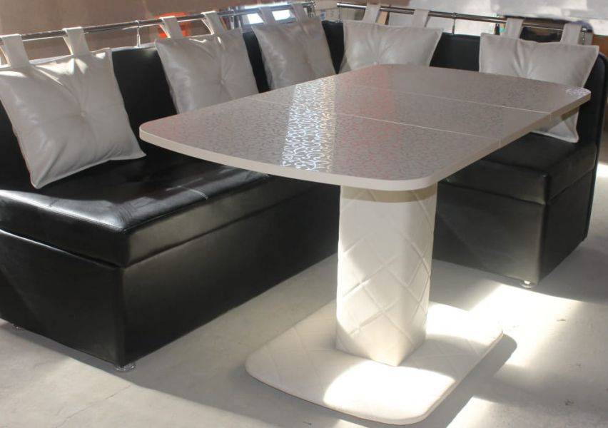 кухонный уголок со столом в Нижневартовске