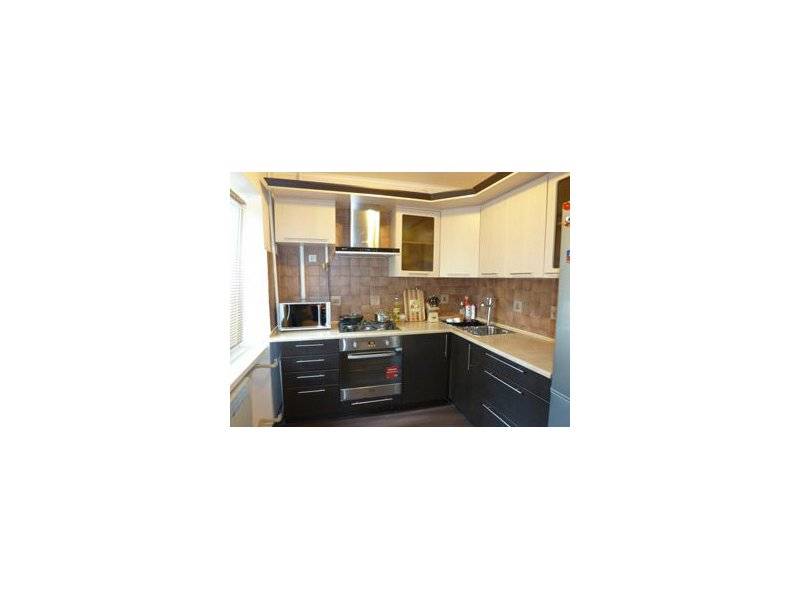 небольшая угловая кухня в Нижневартовске