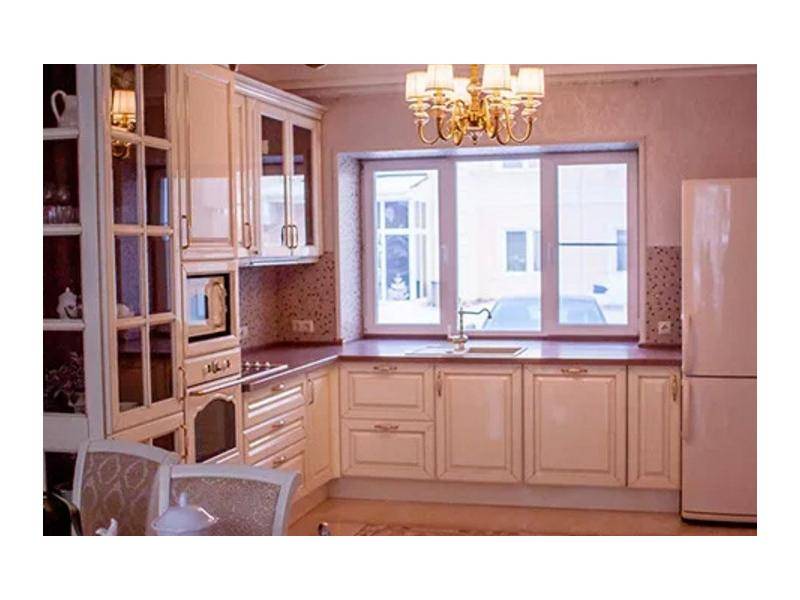 белая кухня из массива сосны в Нижневартовске