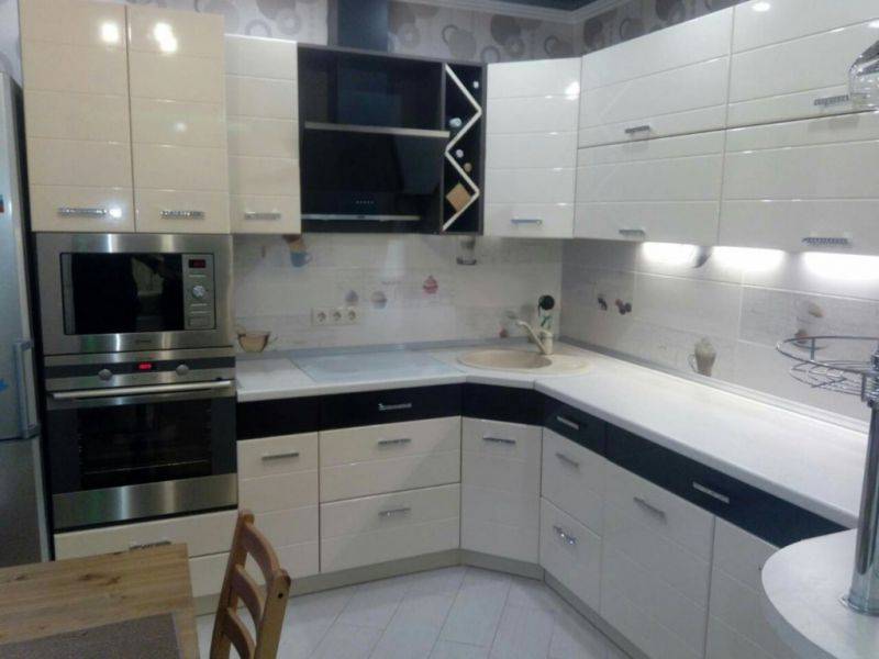 угловая глянцевая кухня в Нижневартовске