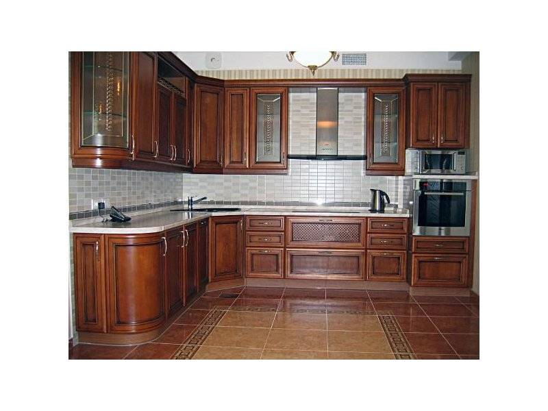 угловая кухня в классическом стиле в Нижневартовске