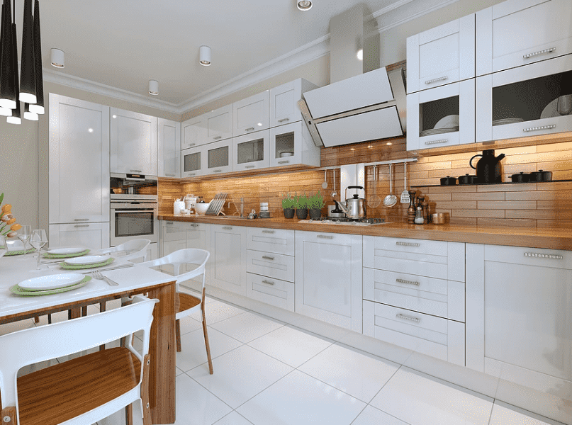 большая светлая кухня в Нижневартовске