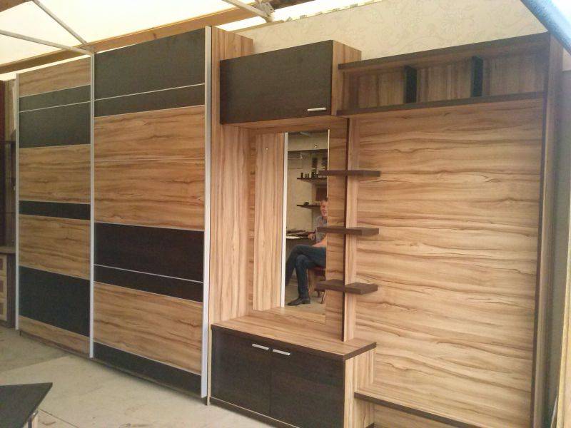 прихожая со шкафом-купе в Нижневартовске