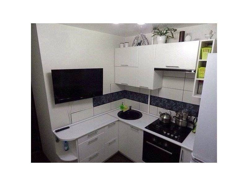 маленькая белая кухня в Нижневартовске