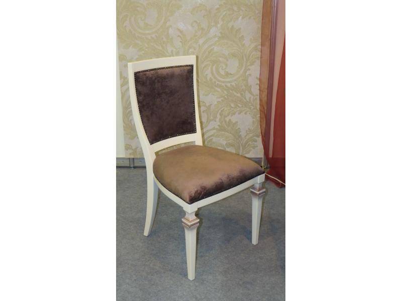 стул в коричневом цвете в Нижневартовске