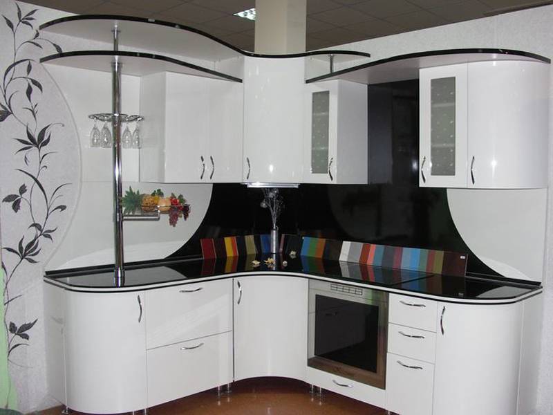 белая красивая кухня в Нижневартовске