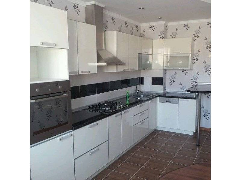 белая угловая кухня в Нижневартовске