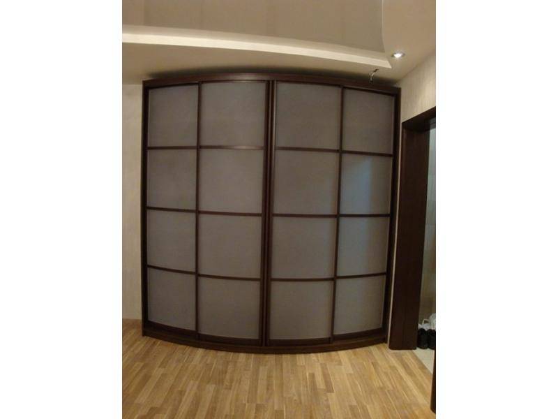 радиусный шкаф с матовым акрилом в Нижневартовске