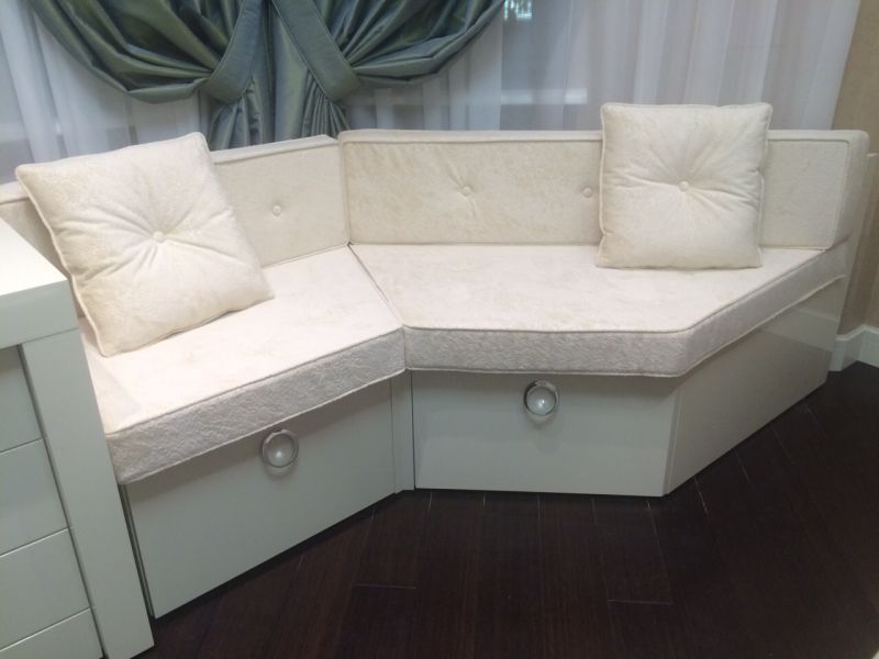 оригинальный диван в эркерную зону в Нижневартовске