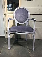 кресло с овальной спинкой «медальон», фасад небесно-голубой антик, ткань velvet lux 95 в Нижневартовске