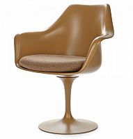 cтул tulip коричневый с подлокотниками и мягкой коричневой подушкой в Нижневартовске