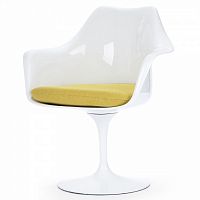 cтул tulip с подлокотниками и мягкой жёлтой подушкой в Нижневартовске