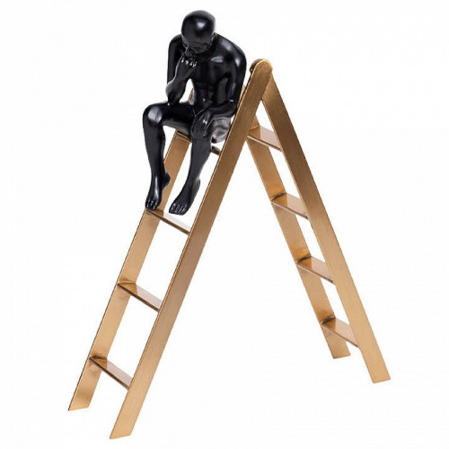 статуэтка задумчивый человек на лестнице в Нижневартовске